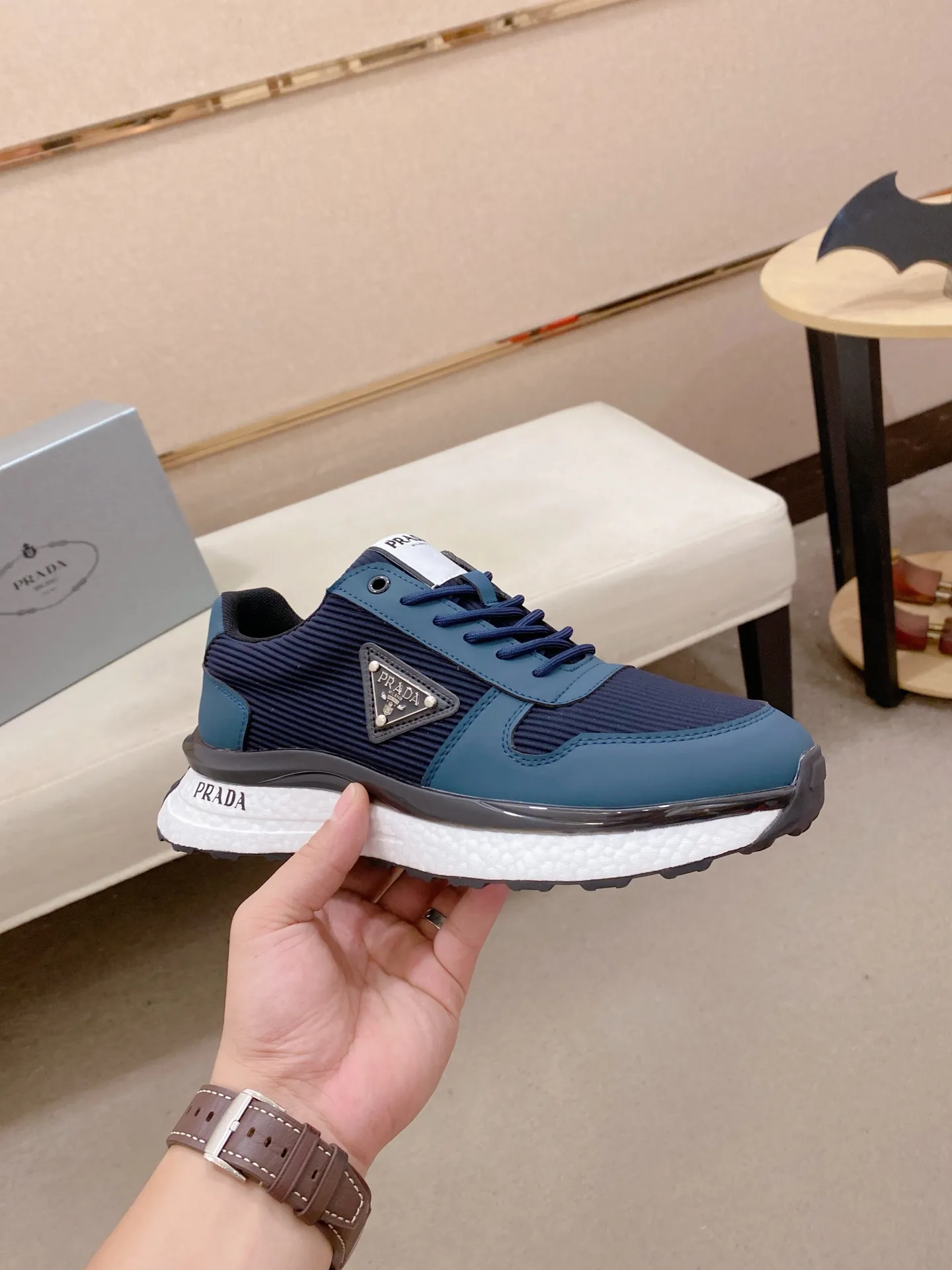 Men's shoes 💰: 462💰 [Prada～Prada] Trendy new styles are on the market. Same style as the official website. Counter quality. Original version. [Strong] [Strong] Imported selected first-layer cowhide. Comfortable and breathable sheepskin lining, fine workmanship, upper layer made of 100% pure cowhide, original last shape, comfortable on the feet, shoe sizes 38 to 44